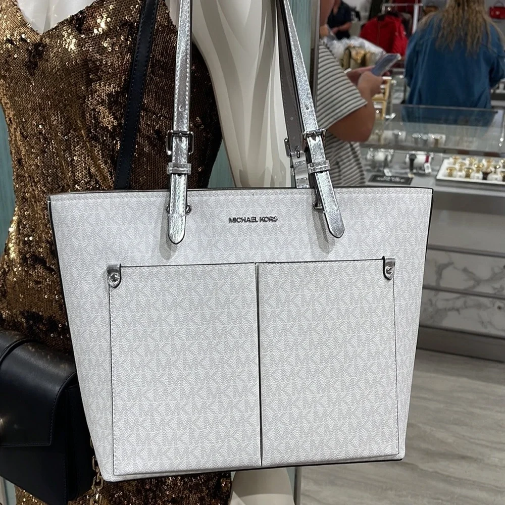 MICHAEL KORS OUTLET
Jet Set Medium Logo Pocket Tote Bag
Optic White/Silver 
NWT - Picture 16 of 16